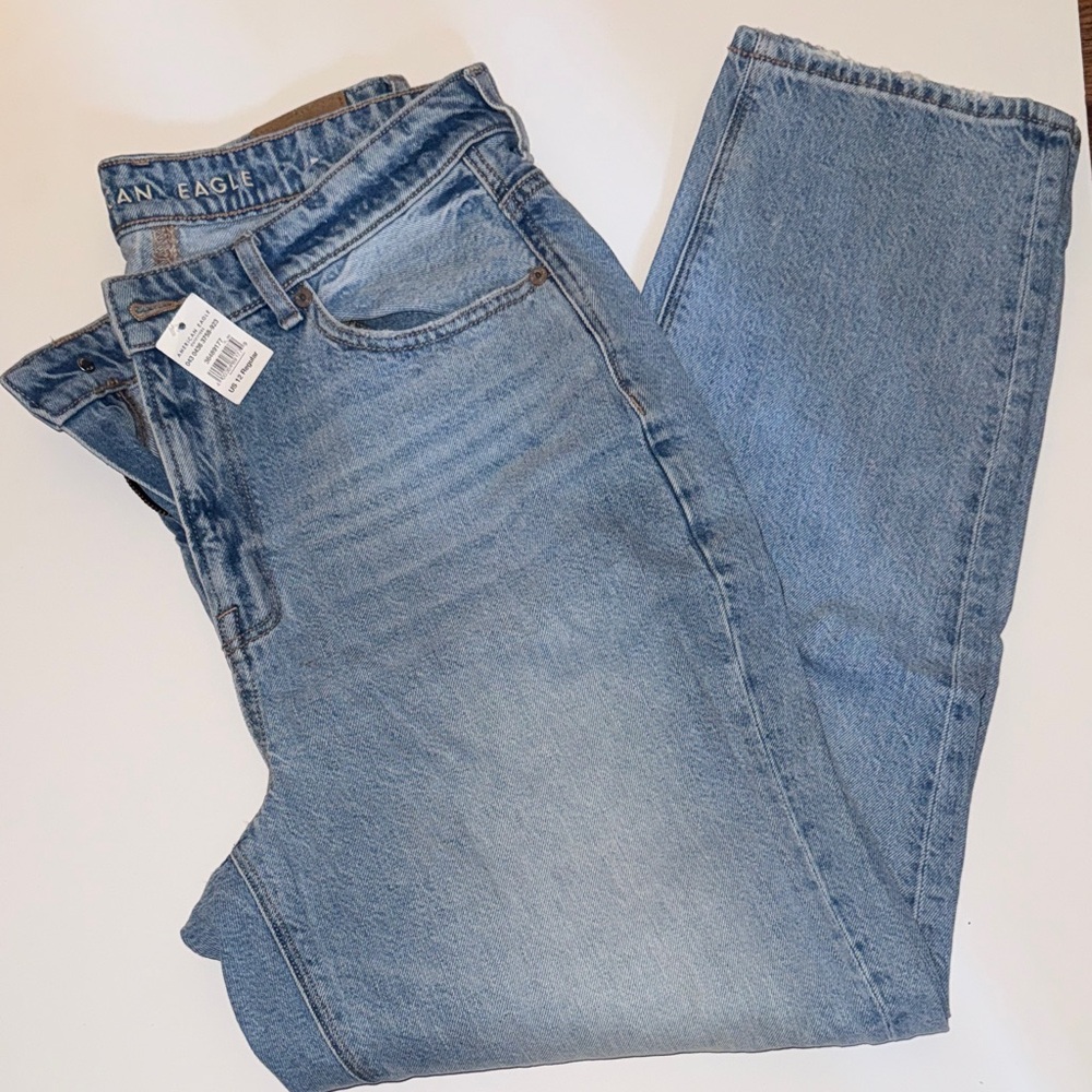 American Eagle Outfitters  Women’s Mom Jean